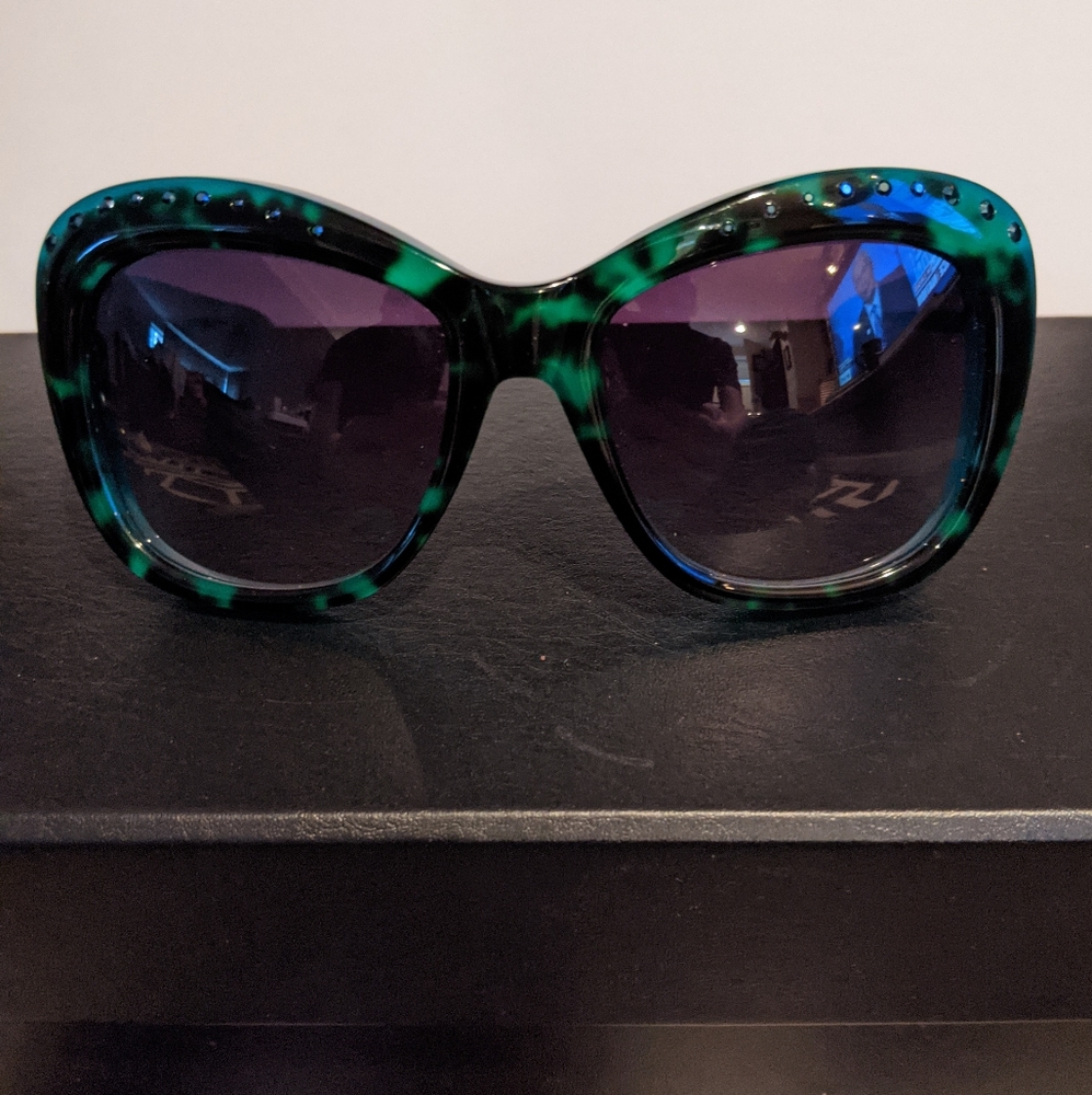 Oscar de la Renta sunglasses - Picture 4 of 14